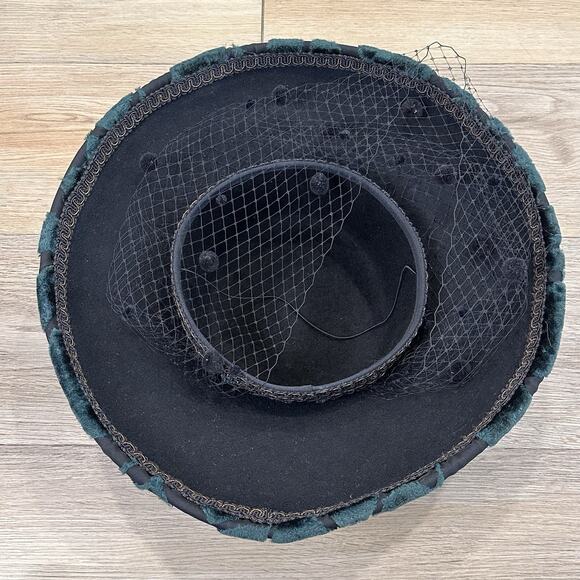 Vtg Whittall & Shon Green Velvet Feather Trim Veil Pom Pom Derby Fascinator Hat main image 12